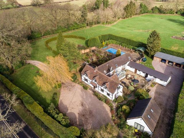 6 bedroom detached house for sale