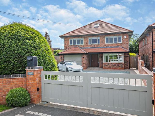 6 bedroom detached house for sale