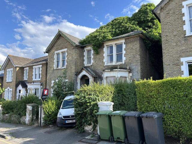 6 bedroom detached house for sale
