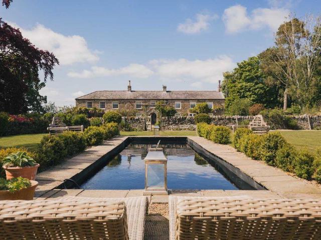 6 bedroom detached house for sale