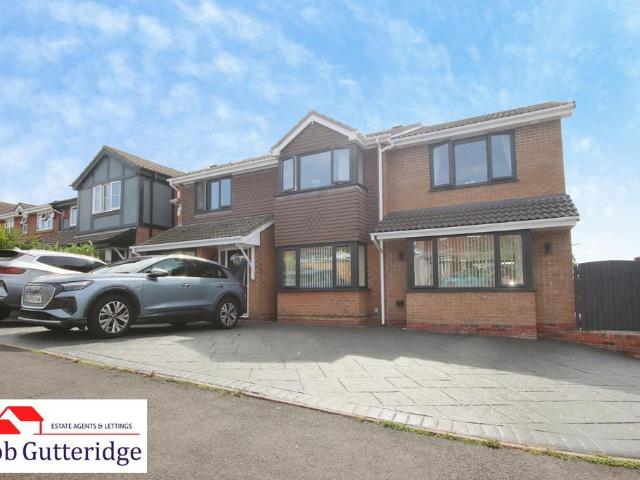 6 bedroom detached house for sale