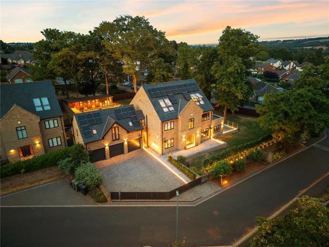 6 bedroom detached house for sale