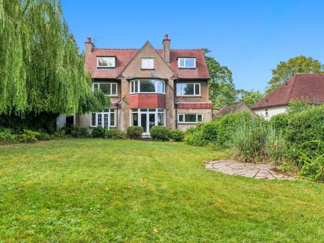 6 bedroom detached house for sale