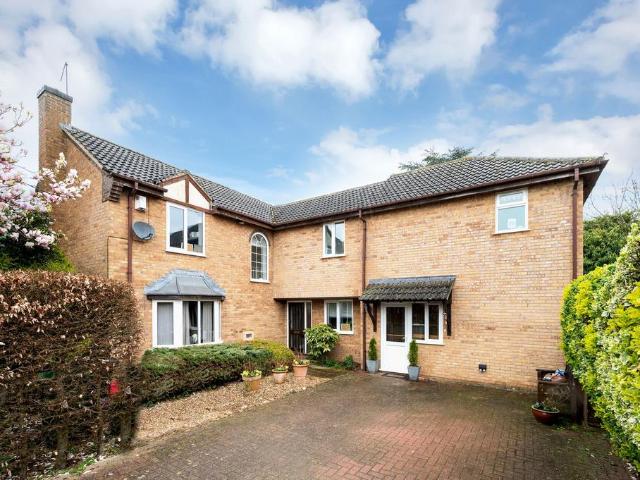 6 bedroom detached house for sale