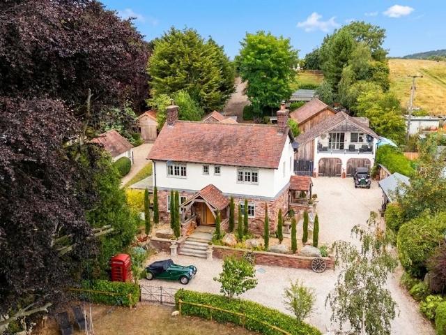 6 bedroom detached house for sale