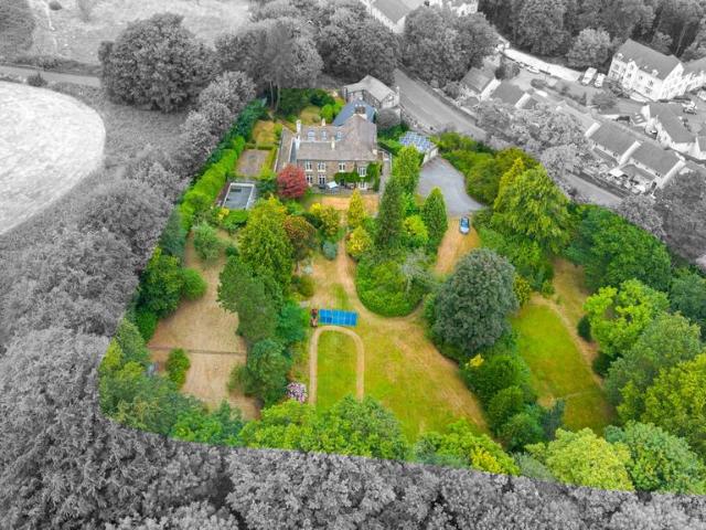 6 bedroom detached house for sale