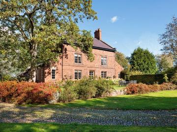 6 bedroom equestrian facility for sale
