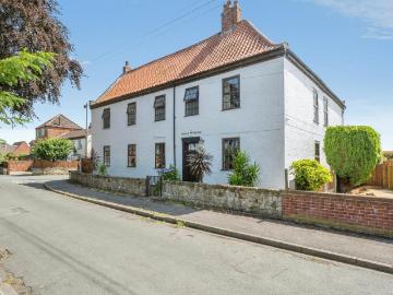 6 bedroom detached house for sale