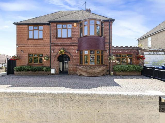 6 bedroom detached house for sale