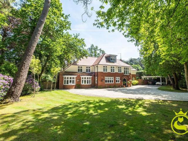 6 bedroom detached house for sale