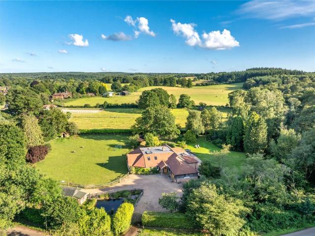 6 bedroom detached house for sale