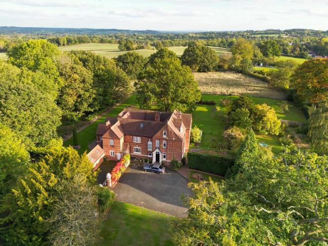 6 bedroom detached house for sale