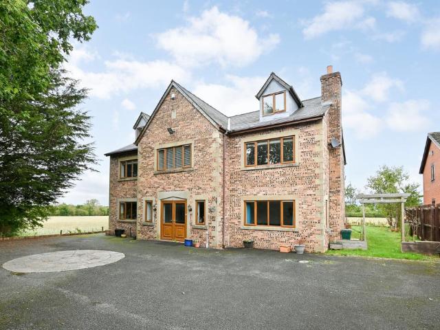 6 bedroom detached house for sale