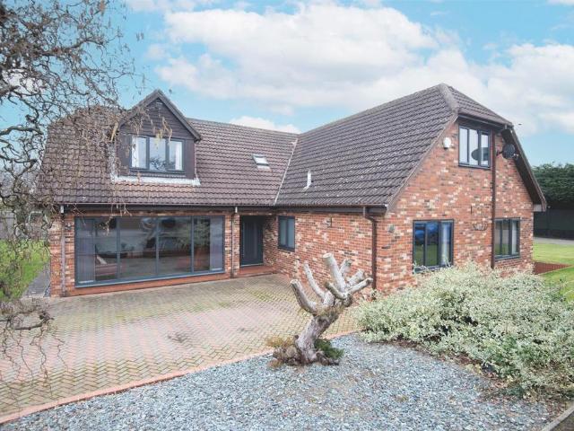 6 bedroom detached house for sale