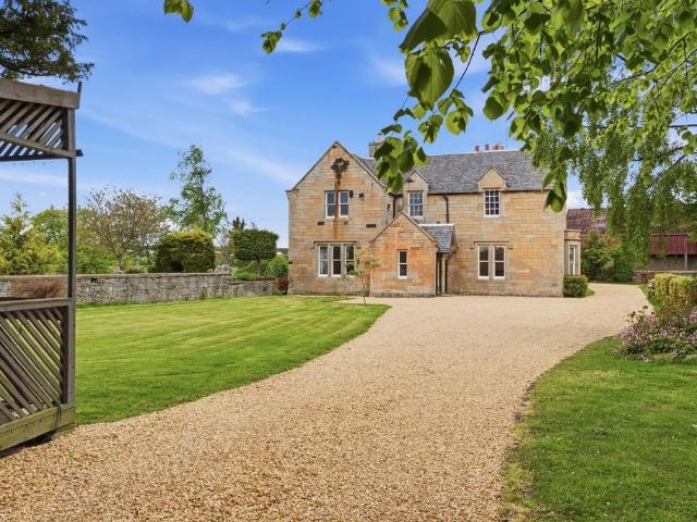 6 bedroom detached house for sale