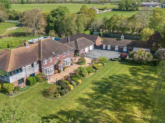 6 bedroom detached house for sale