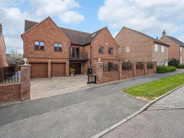 6 bedroom detached house for sale