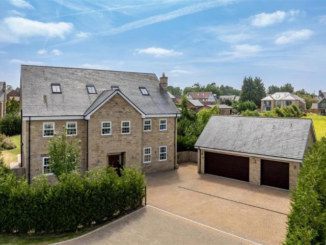 6 bedroom detached house for sale