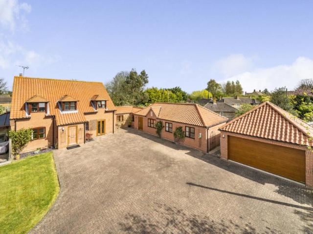6 bedroom detached house for sale
