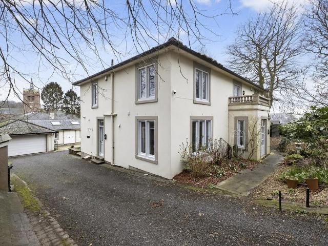 6 bedroom detached house for sale