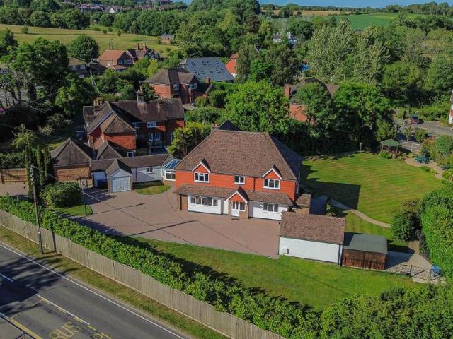 6 bedroom detached house for sale