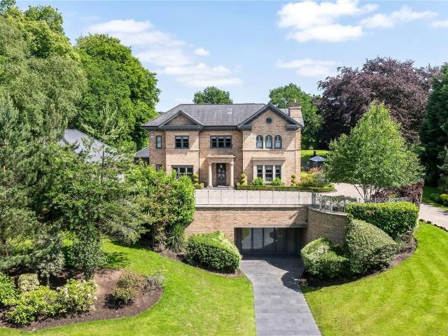 6 bedroom detached house for sale