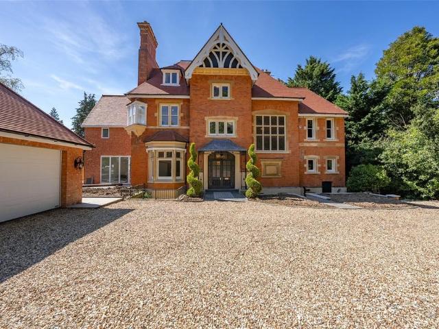 6 bedroom detached house for sale