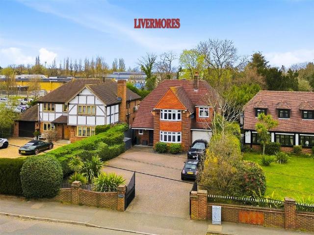 6 bedroom detached house for sale