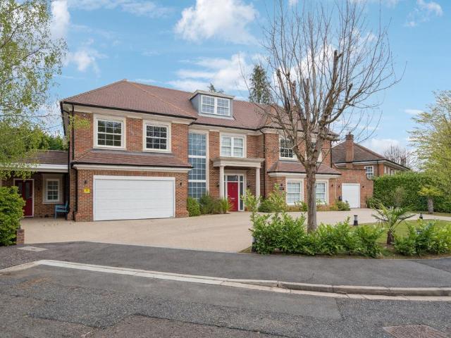 6 bedroom detached house for sale