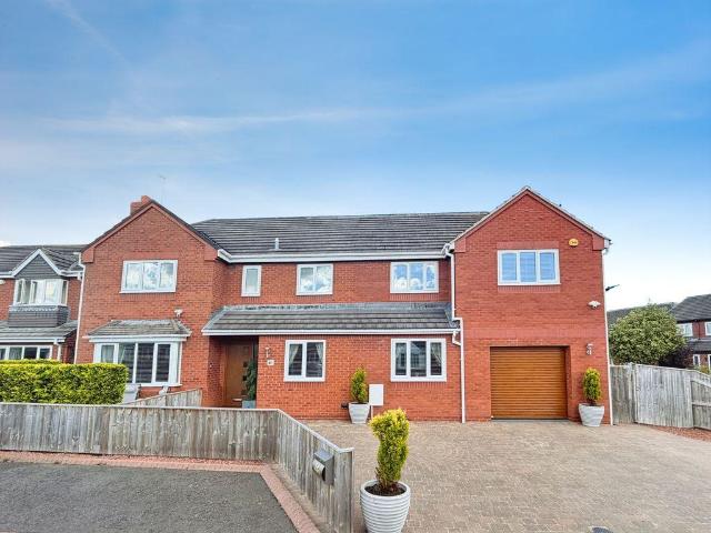 6 bedroom detached house for sale
