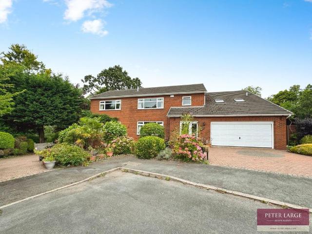 6 bedroom detached house for sale
