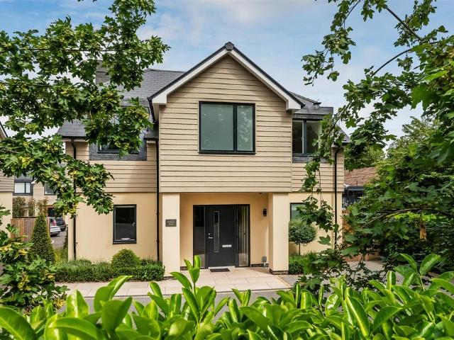 6 bedroom detached house for sale