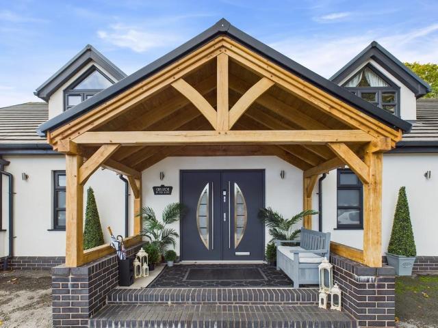 6 bedroom detached house for sale