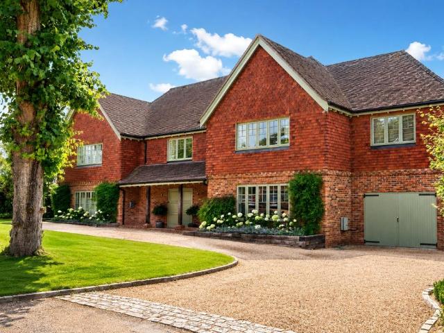 6 bedroom detached house for sale
