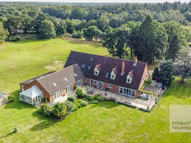 6 bedroom detached house for sale