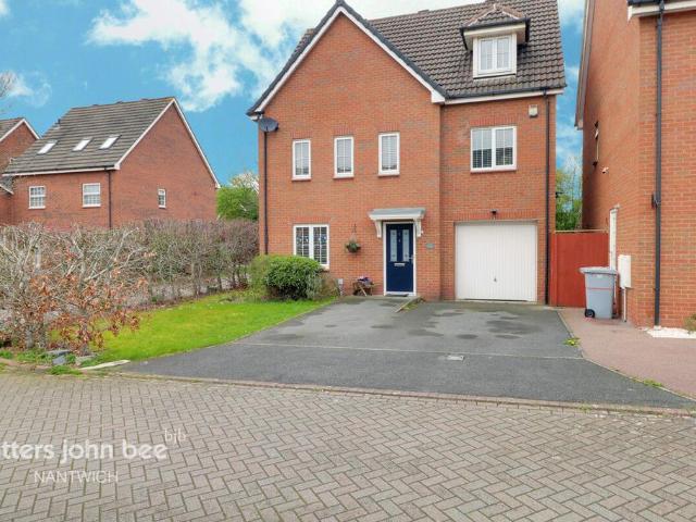 6 bedroom detached house for sale