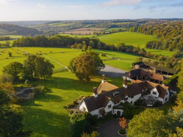 6 bedroom detached house for sale