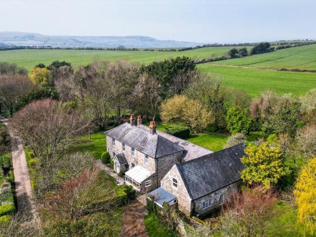 6 bedroom detached house for sale