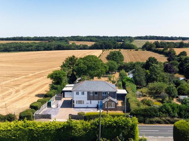 6 bedroom detached house for sale