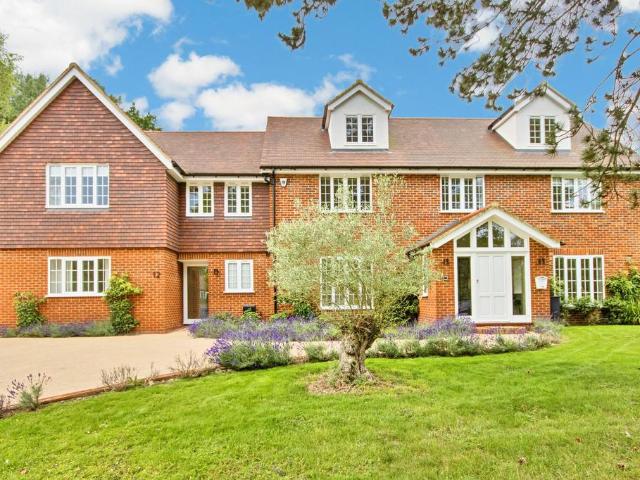 6 bedroom detached house for sale