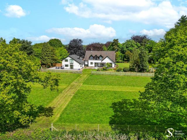 6 bedroom detached house for sale