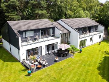 6 bedroom detached house for sale