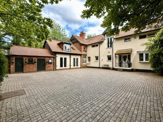 6 bedroom detached house for sale