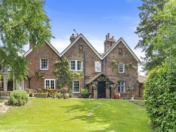 6 bedroom detached house for sale