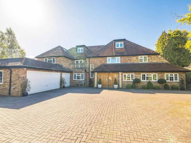 6 bedroom detached house for sale