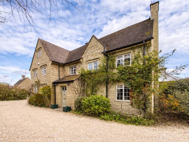 6 bedroom detached house for sale