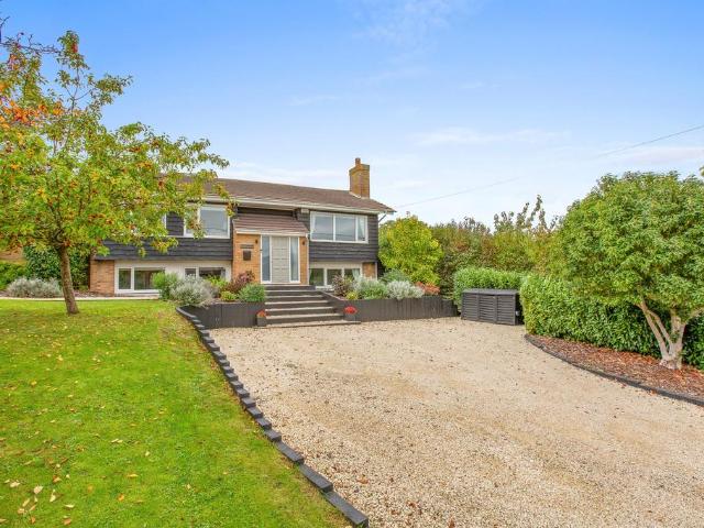 6 bedroom detached house for sale