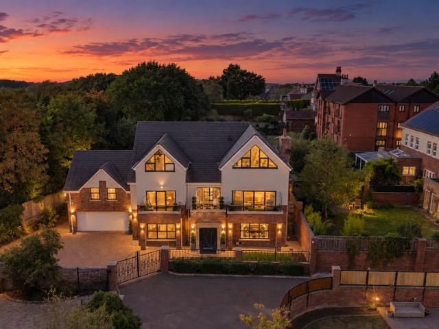 6 bedroom detached house for sale