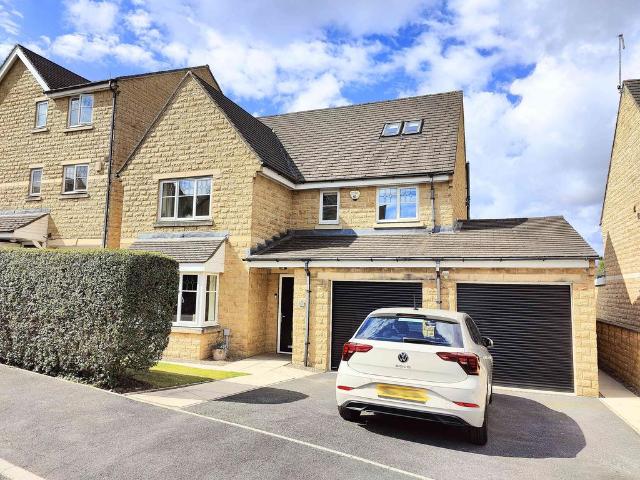 6 bedroom detached house for sale