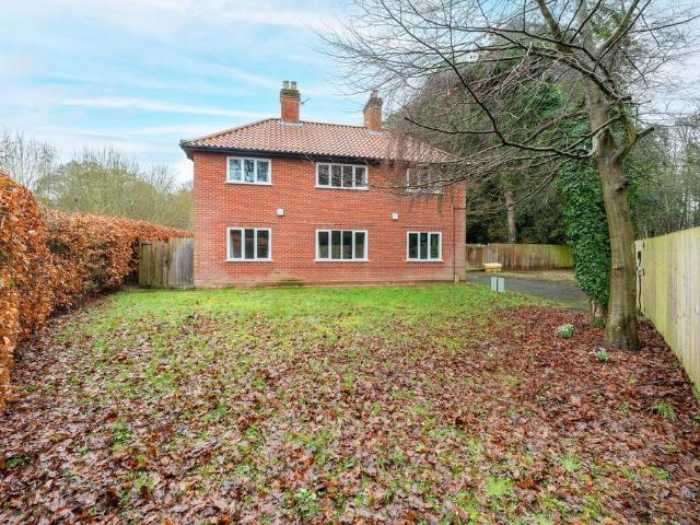 6 bedroom detached house for sale